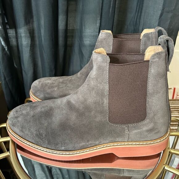 G.H.BASS CHELSEA SUEDE BUCK NEW